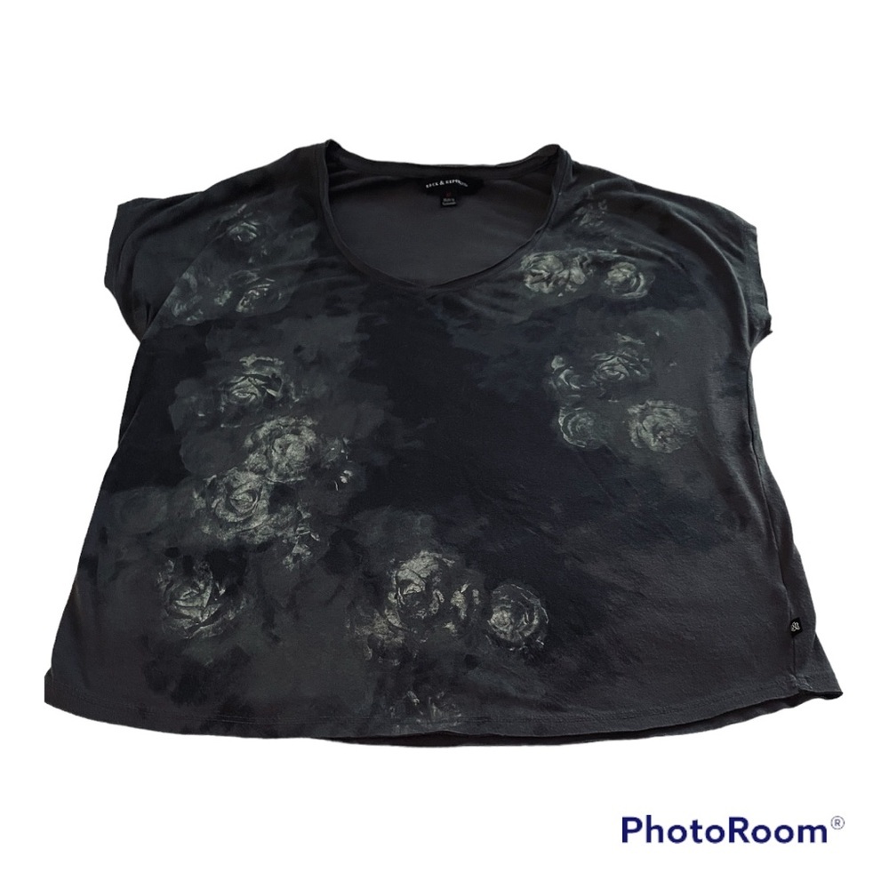 Rock & Republic cap sleeve tee shirt size medium in excellent used condition